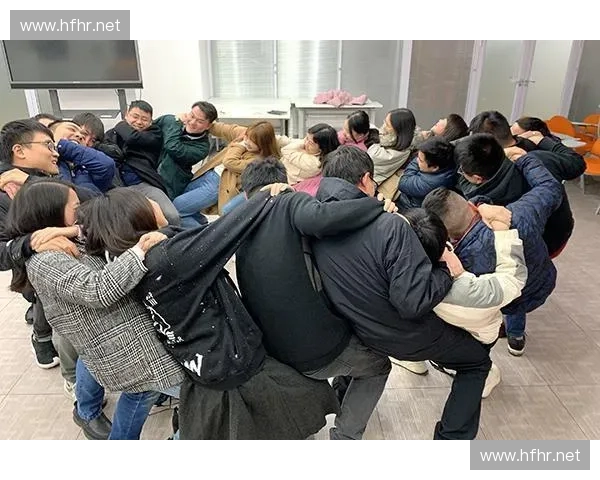 围绕风暴英雄主题探讨角色成长与团队策略融合路径深度演化机制研